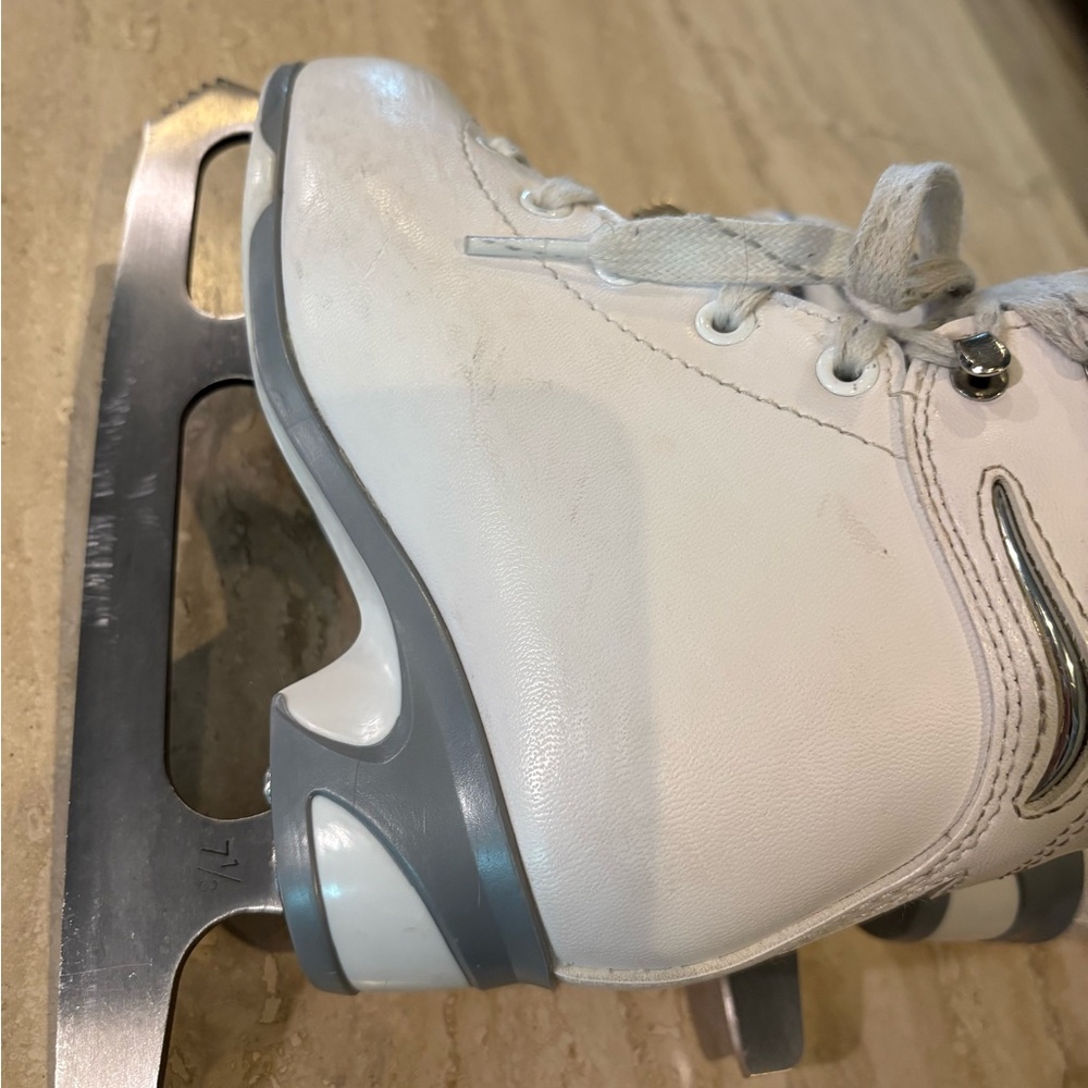 Soft Skate by Jackson Mark 1 White Figure Skates, 12J (12 Junior) Blade is 7 1/3 - Picture 14 of 16